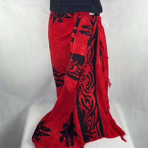 Black Tankini Halter Top & Red Black Tribal Print Sating Wrap Set - Picture 2 of 8